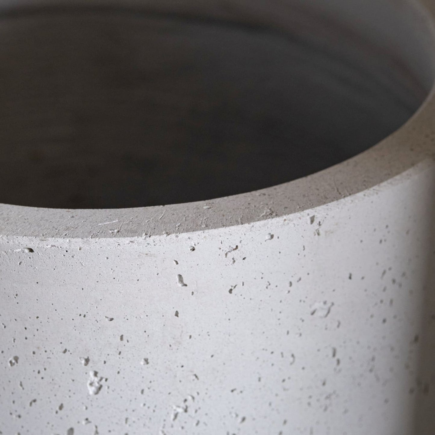 Aurella | White Mist – 100cm XXL Concrete Cylinder Planter – 621L Round Plant Pot-4