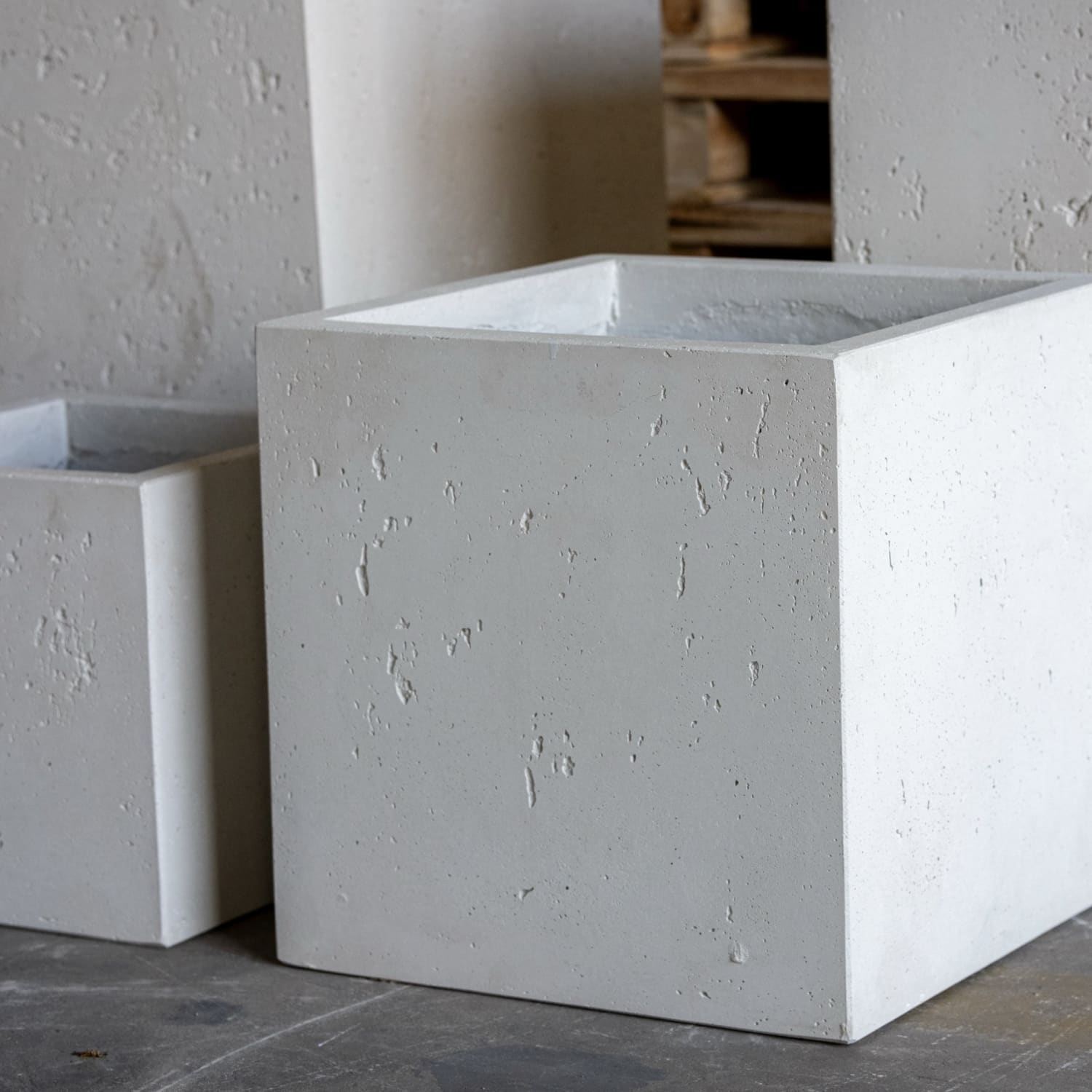 Cubrosa | White Mist – 100cm XXL Square Concrete Planter – 782L Large Outdoor Plant Pot-4