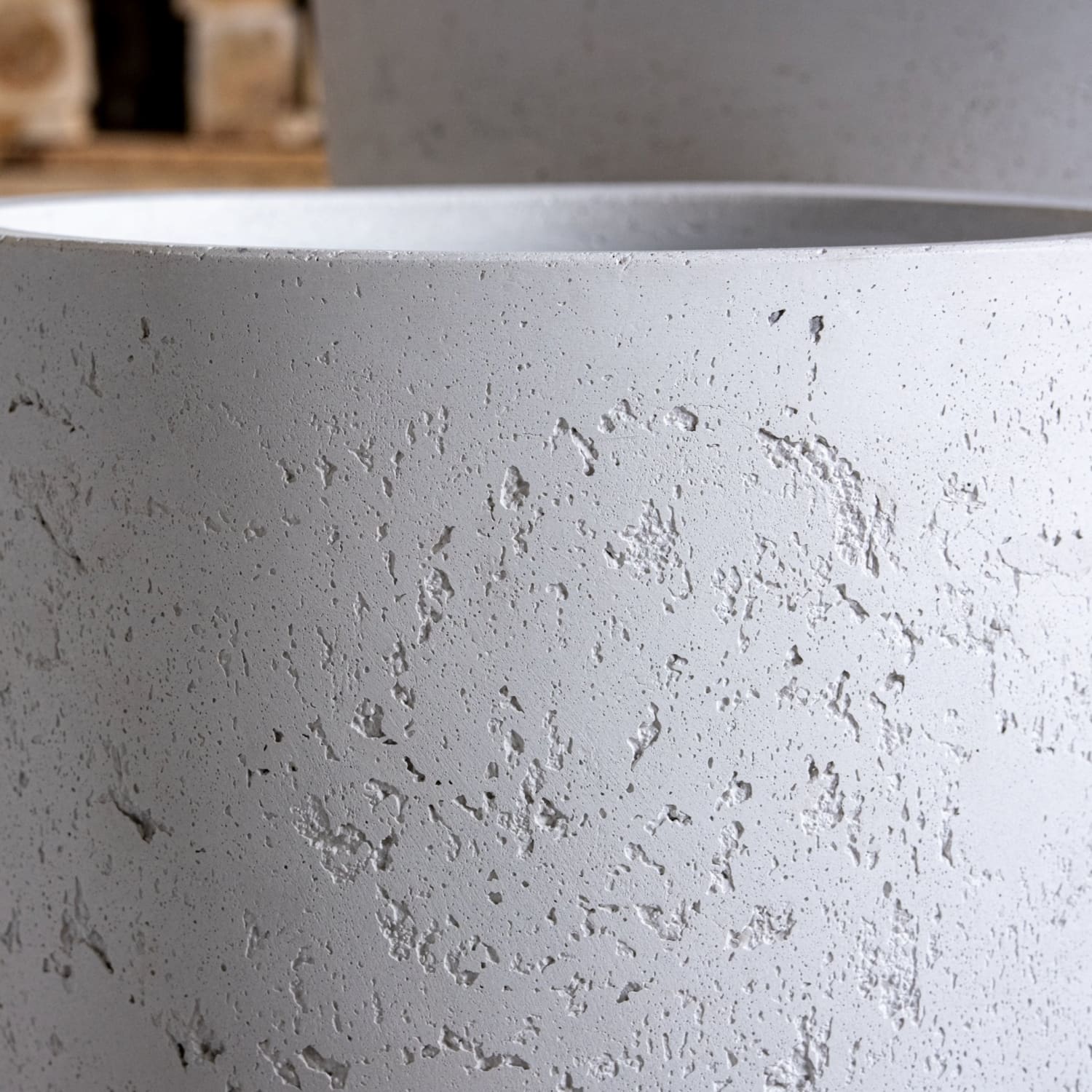 Vessara | White Mist – 40cm Large Tall Concrete Planter – 15L Round Plant Pot-4