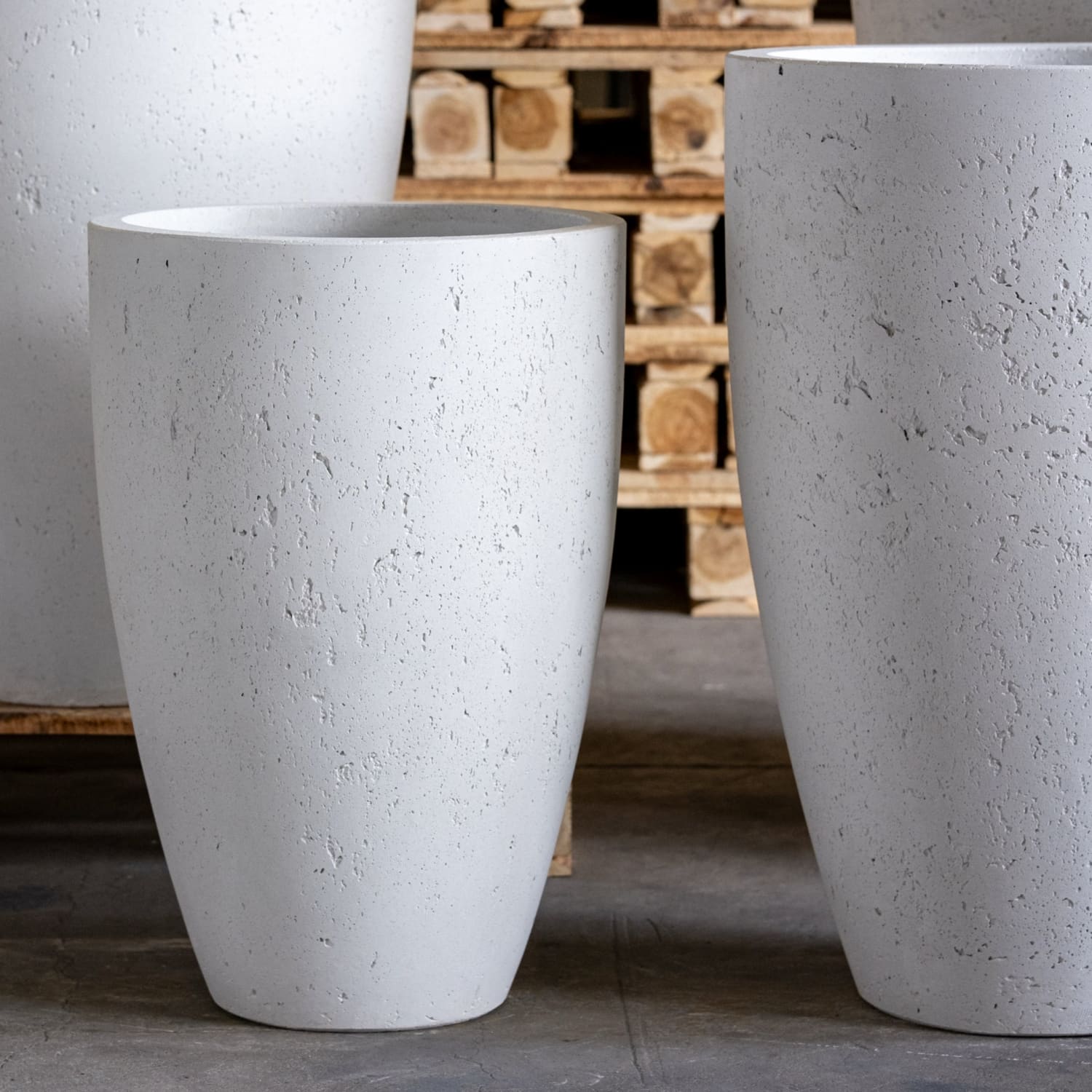 Vessara | White Mist – 40cm Large Tall Concrete Planter – 15L Round Plant Pot-3